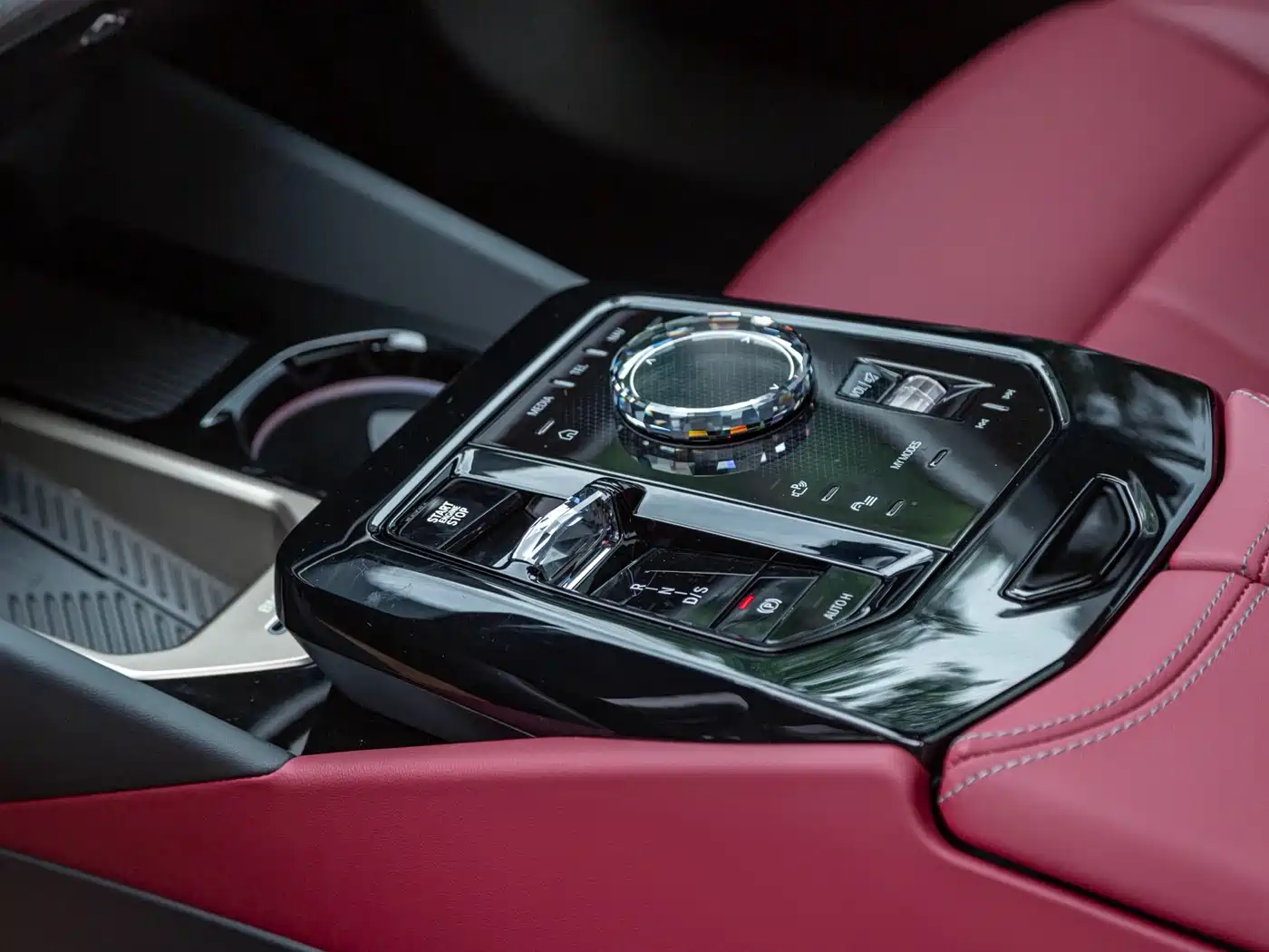 BMW 5 Series 2025 530Li Premium M Sport Package фото 7