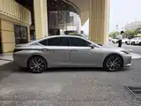 Photo 10 - Lexus ES