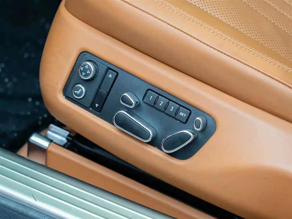 Bentley Flying Spur 2017 4.0T V8 Standard Edition фото 8