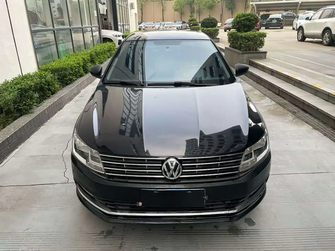 Volkswagen Lavida 2015 1.6L Automatic Comfort Edition фото 2