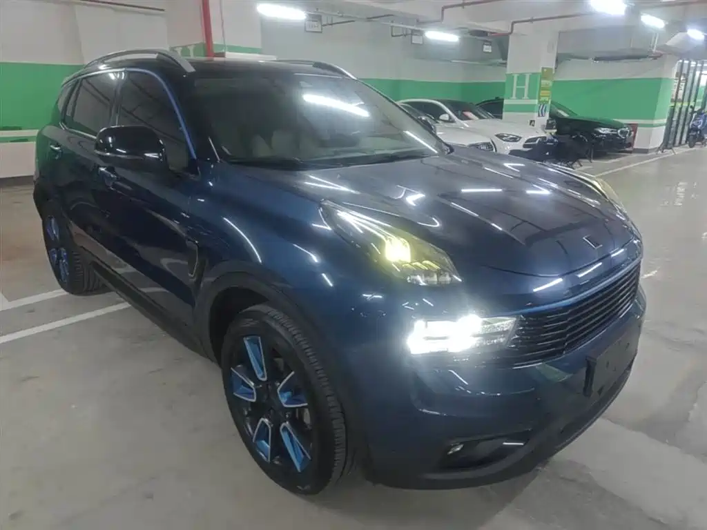 Lynk & Co 01 2017 2.0T 2WD Pro Shine Edition фото 4