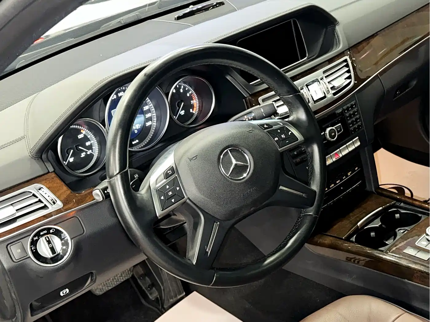Mercedes-Benz E-Class 2015 E 320 L 4MATIC фото 8