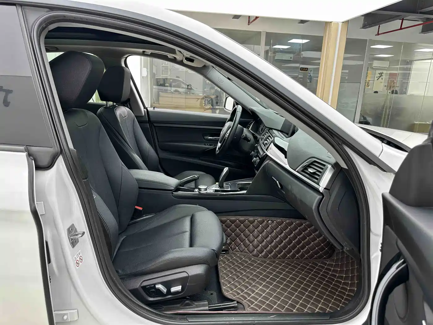 BMW 3 Series GT 2019 320i Fashion Model фото 6