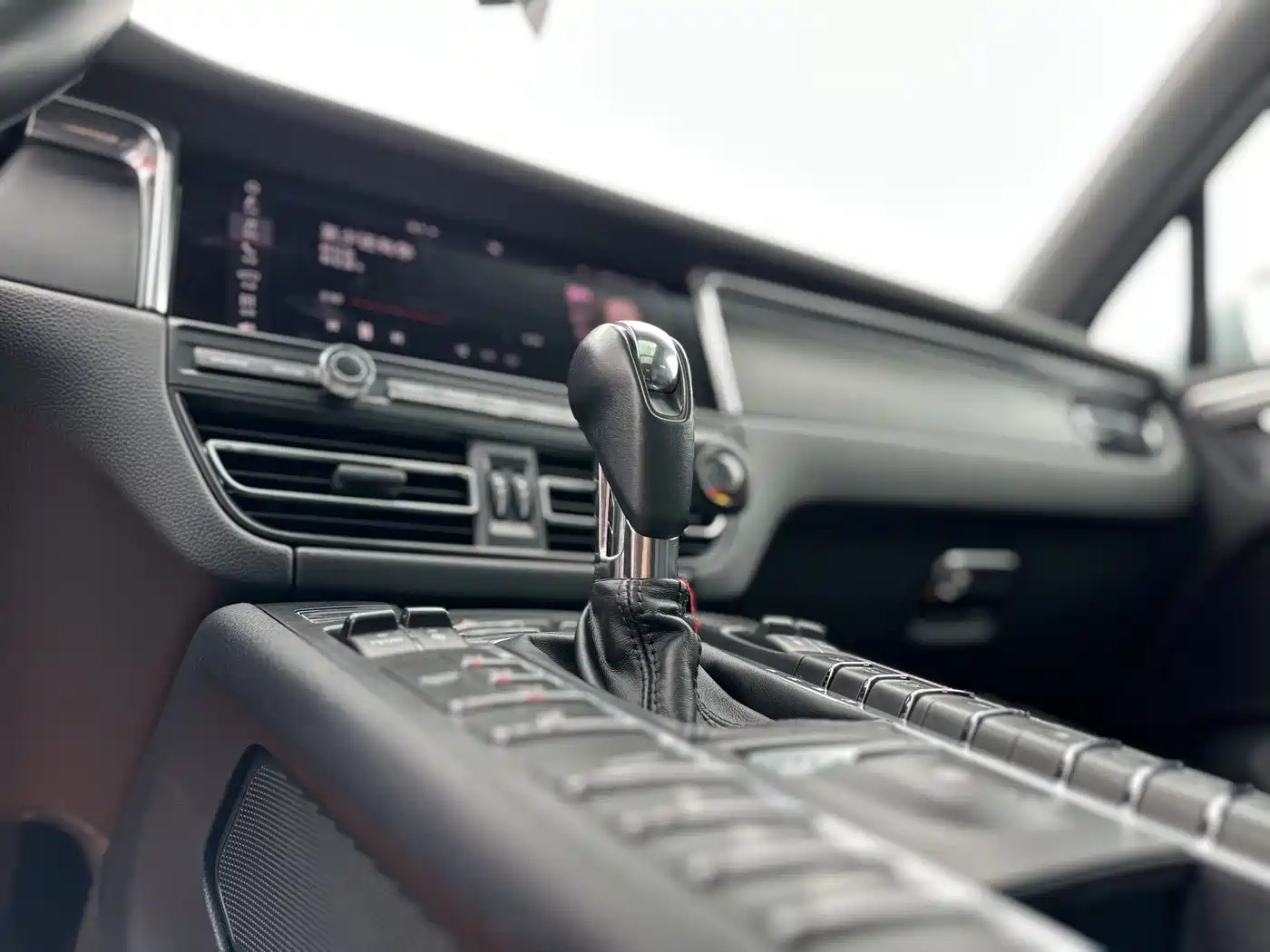 Porsche Macan 2018 Macan 2.0T фото 19