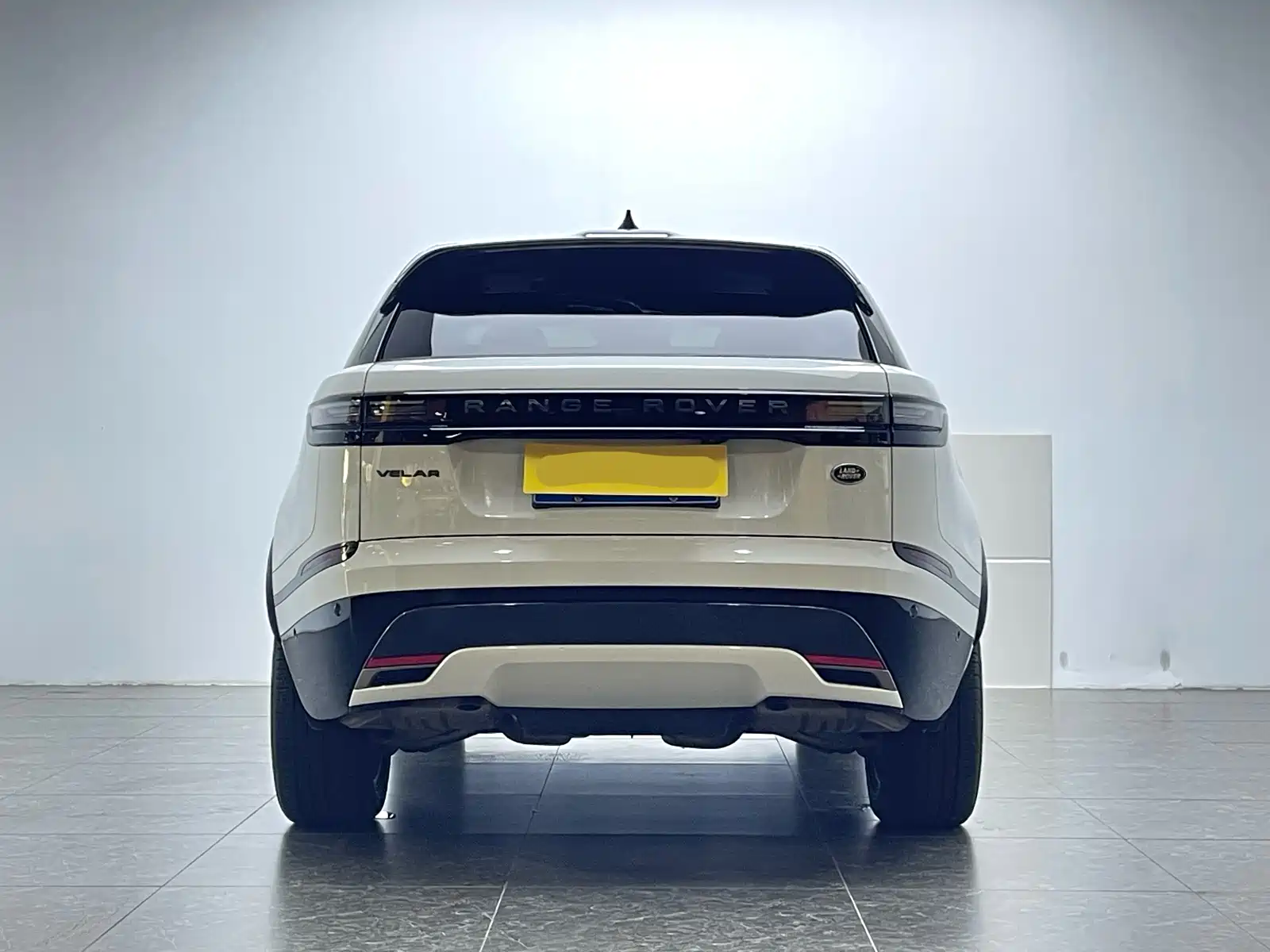 صورة 3 - Land Rover Range Rover Velar