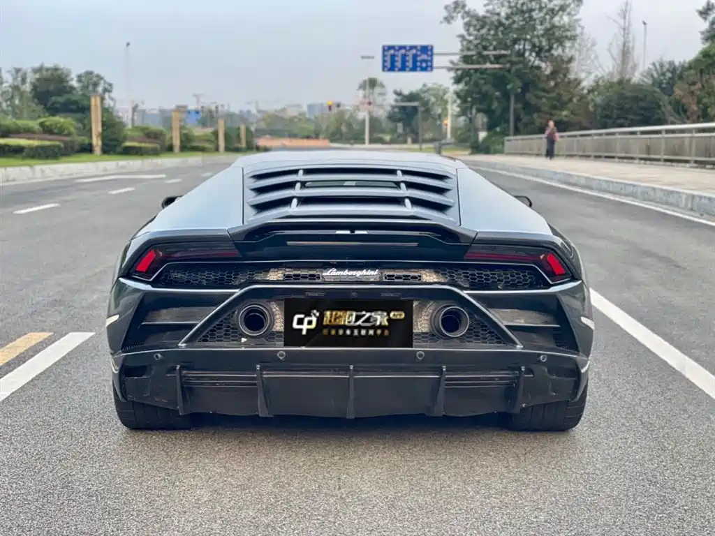 LAMBORGHINI HURACÁN