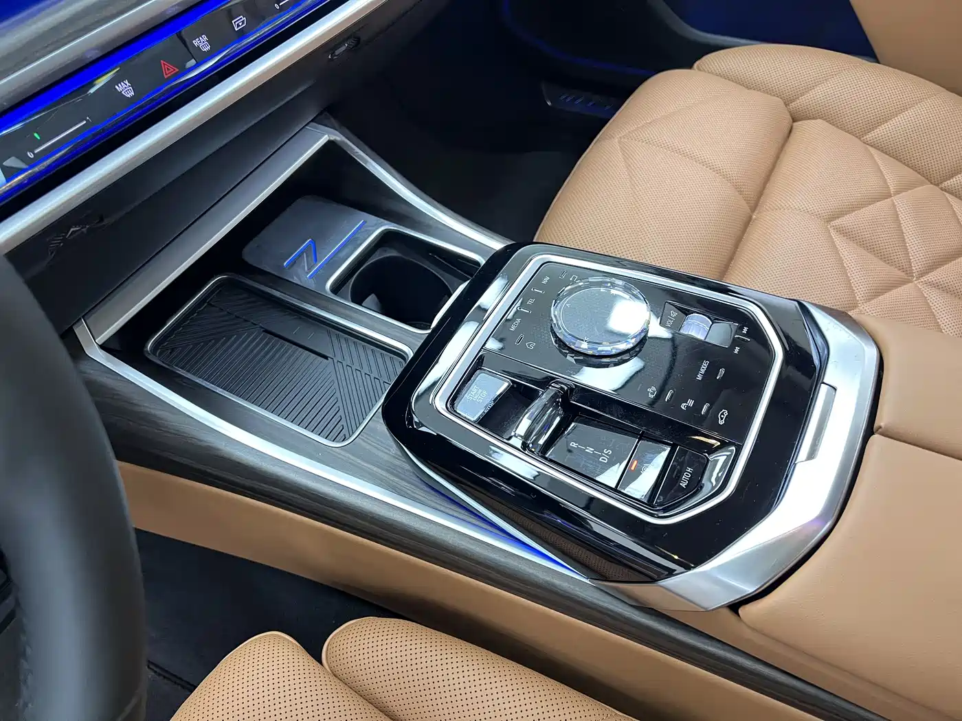 BMW 7 Series 2023 Model 740Li Leading M Sport Package фото 18