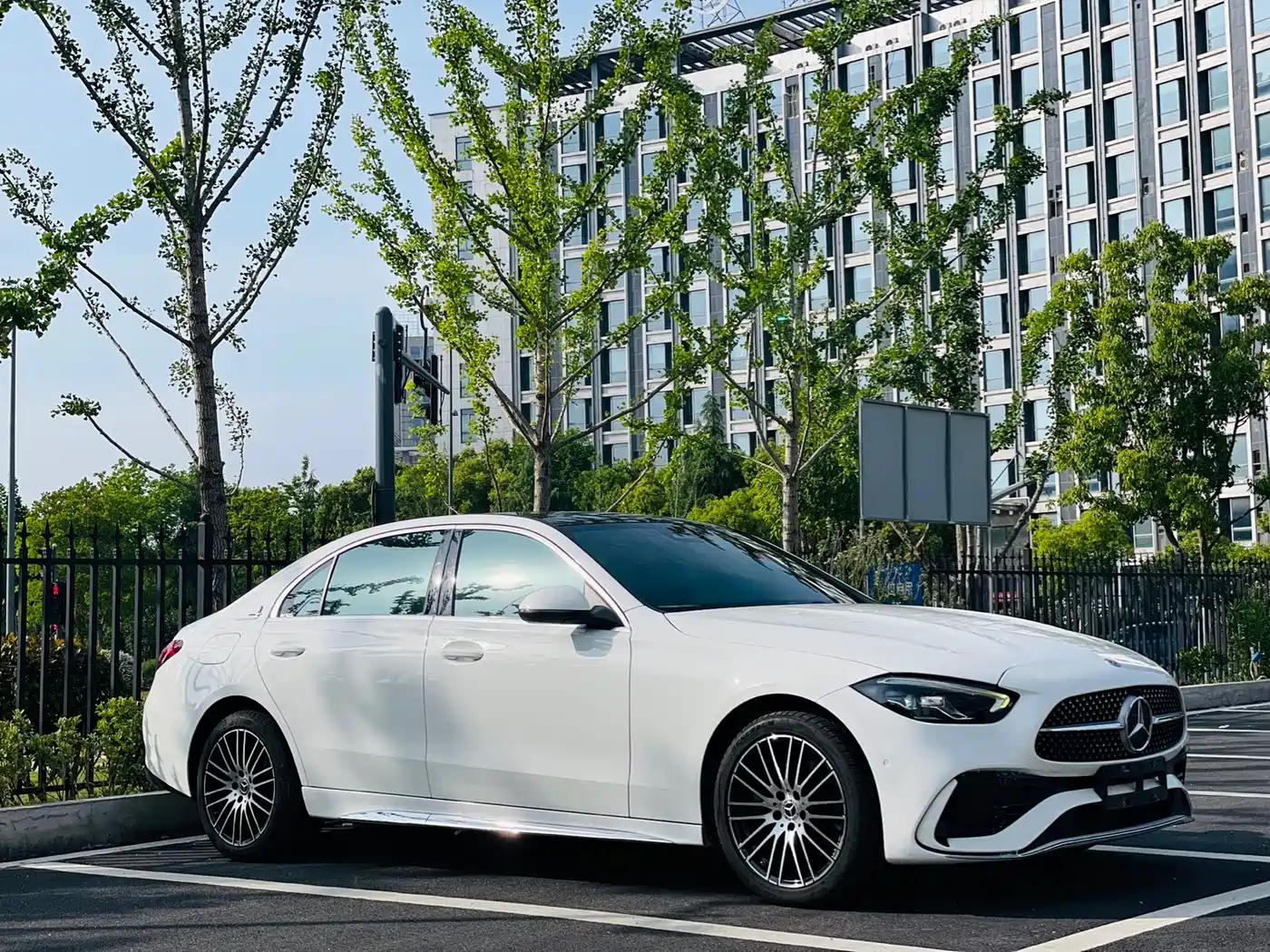 Mercedes-Benz C-Class 2022 C 260 L Sport Edition фото 3