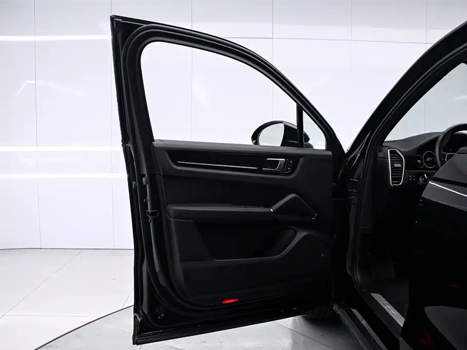Porsche Cayenne New Energy 2023 Cayenne E-Hybrid 2.0T фото 11