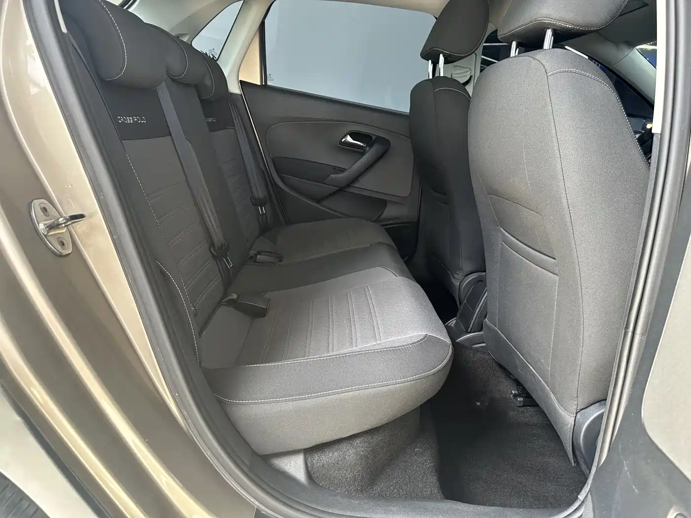 Volkswagen Polo 2014 1.6L Cross Polo Automatic фото 10