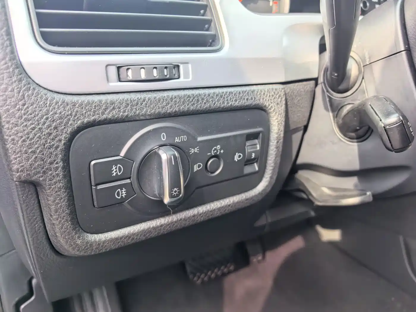 Volkswagen Touareg 2012 2011 3.0TSI Standard