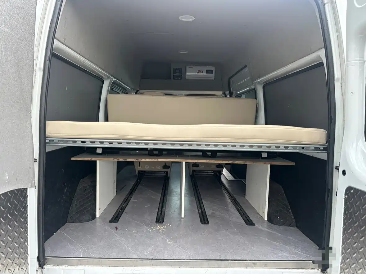 Jiangling JMC Fushun 2024 2023 2.0T Manual Medium Wheelbase Medium Roof Commercial Multi-Purpose Vehicle 7-Seater