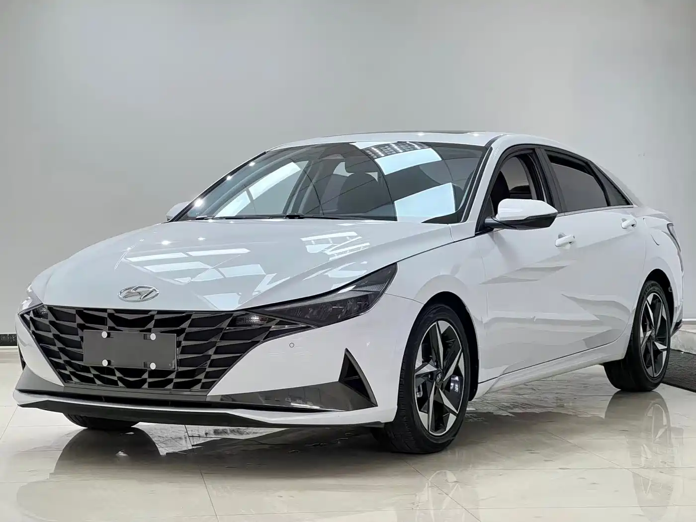 Hyundai Elantra 2022 1.5L CVT LUX Premium Edition