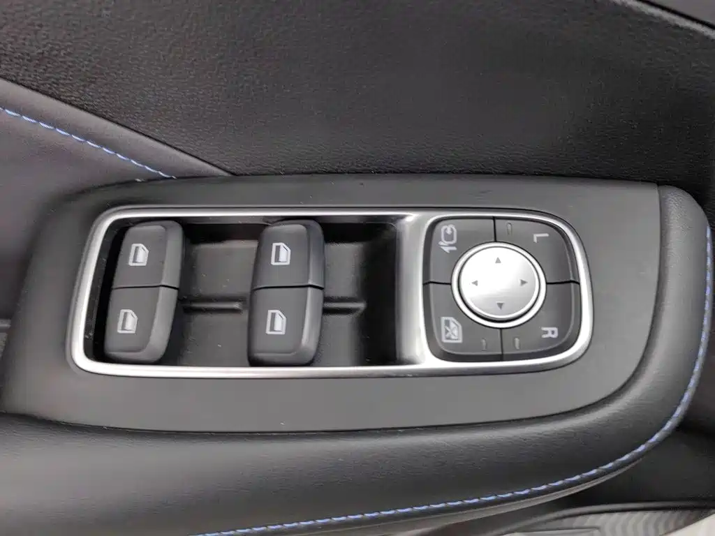 Фото 9 - Roewe RX5