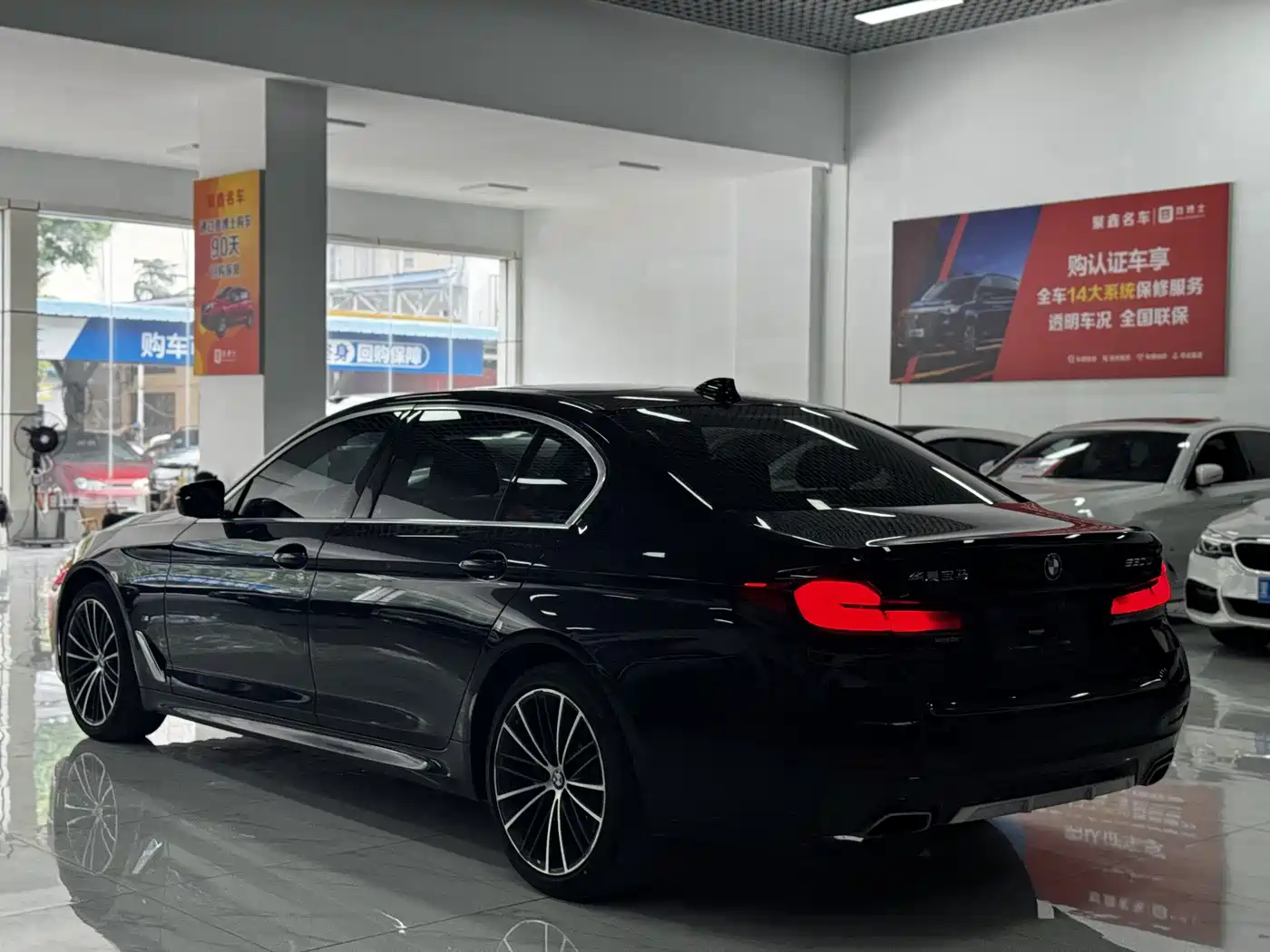 BMW 5 Series 2021 530Li Leading M Sport Package фото 13