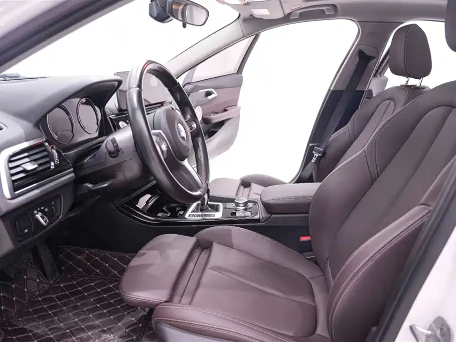 BMW 1 Series 2022 120i M Sport Shadow Edition фото 14