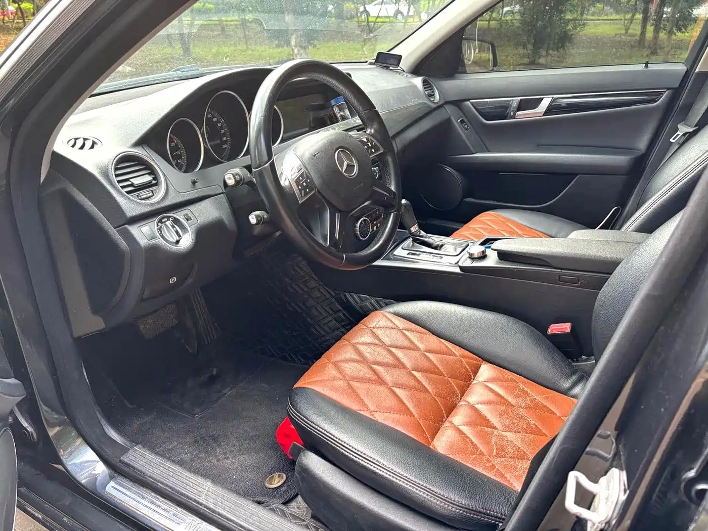Mercedes-Benz C-Class 2013 C 180 Classic Grand Edition фото 4