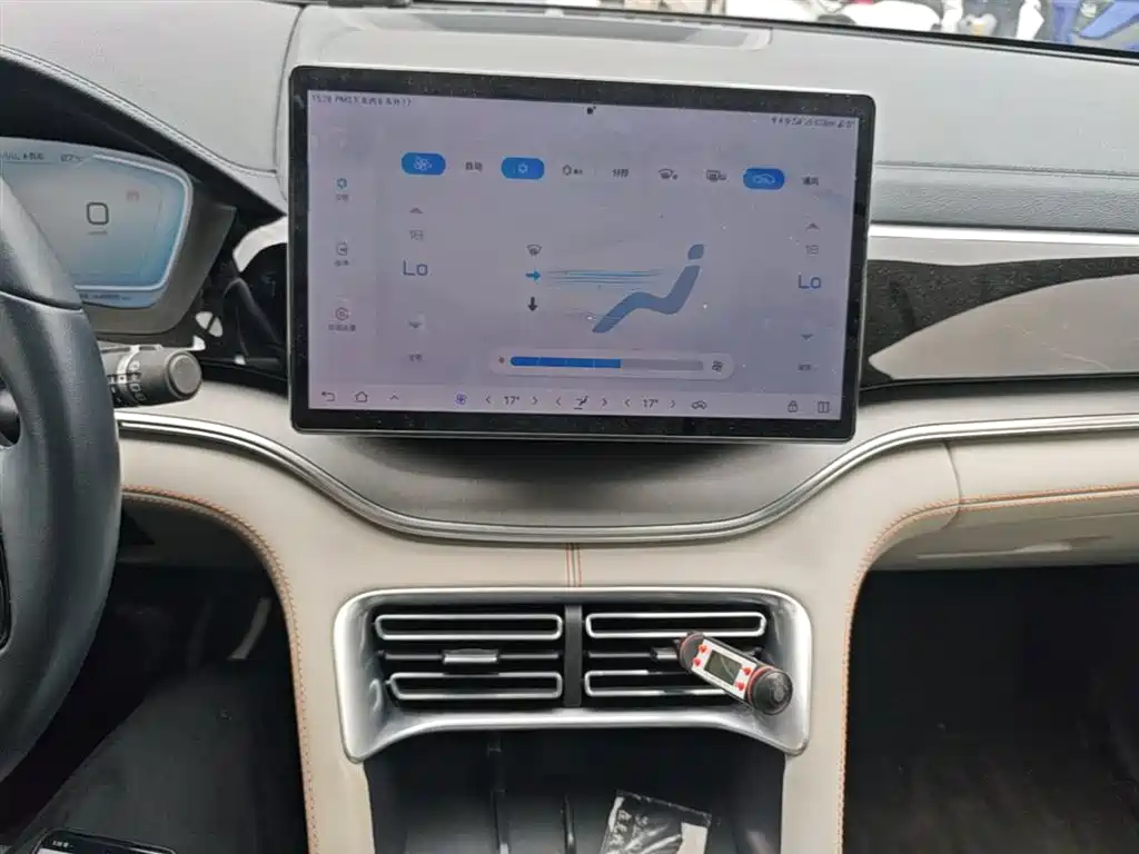 BYD Song PLUS PHEV 2024 Glory Edition DM-i 110km Flagship фото 12