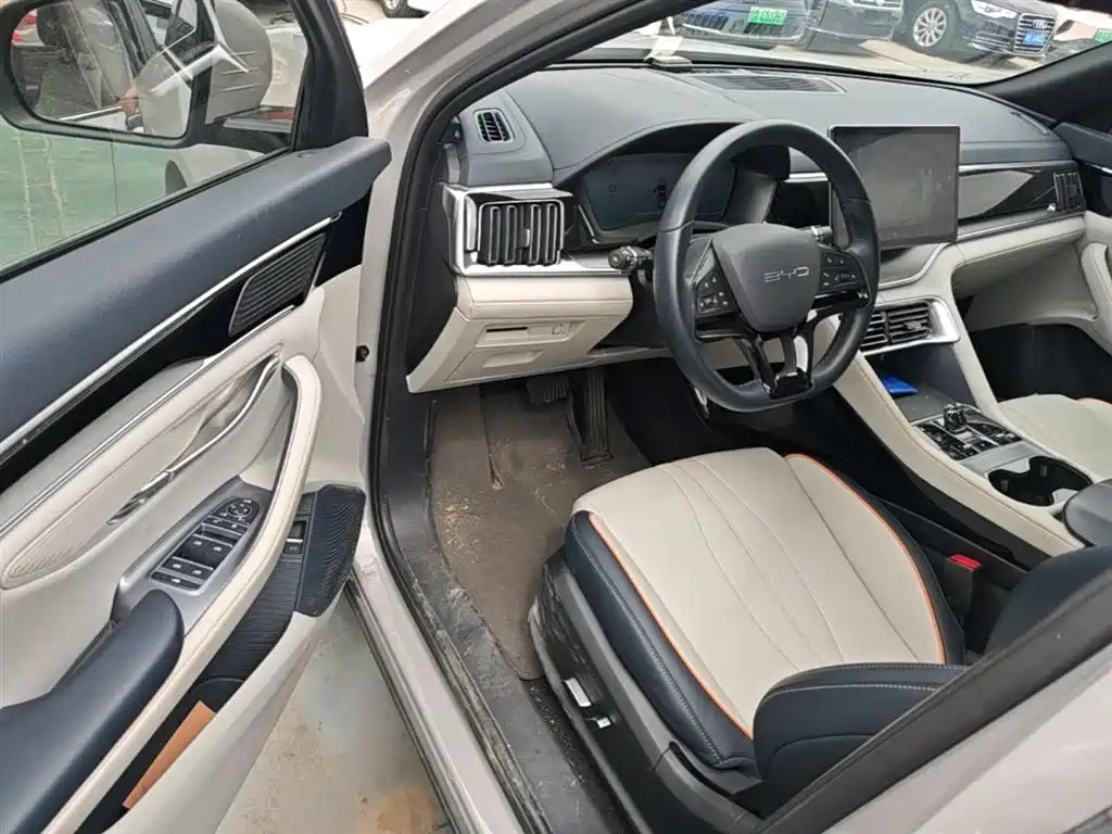 BYD Song PLUS PHEV 2024 Glory Edition DM-i 110km Flagship фото 15