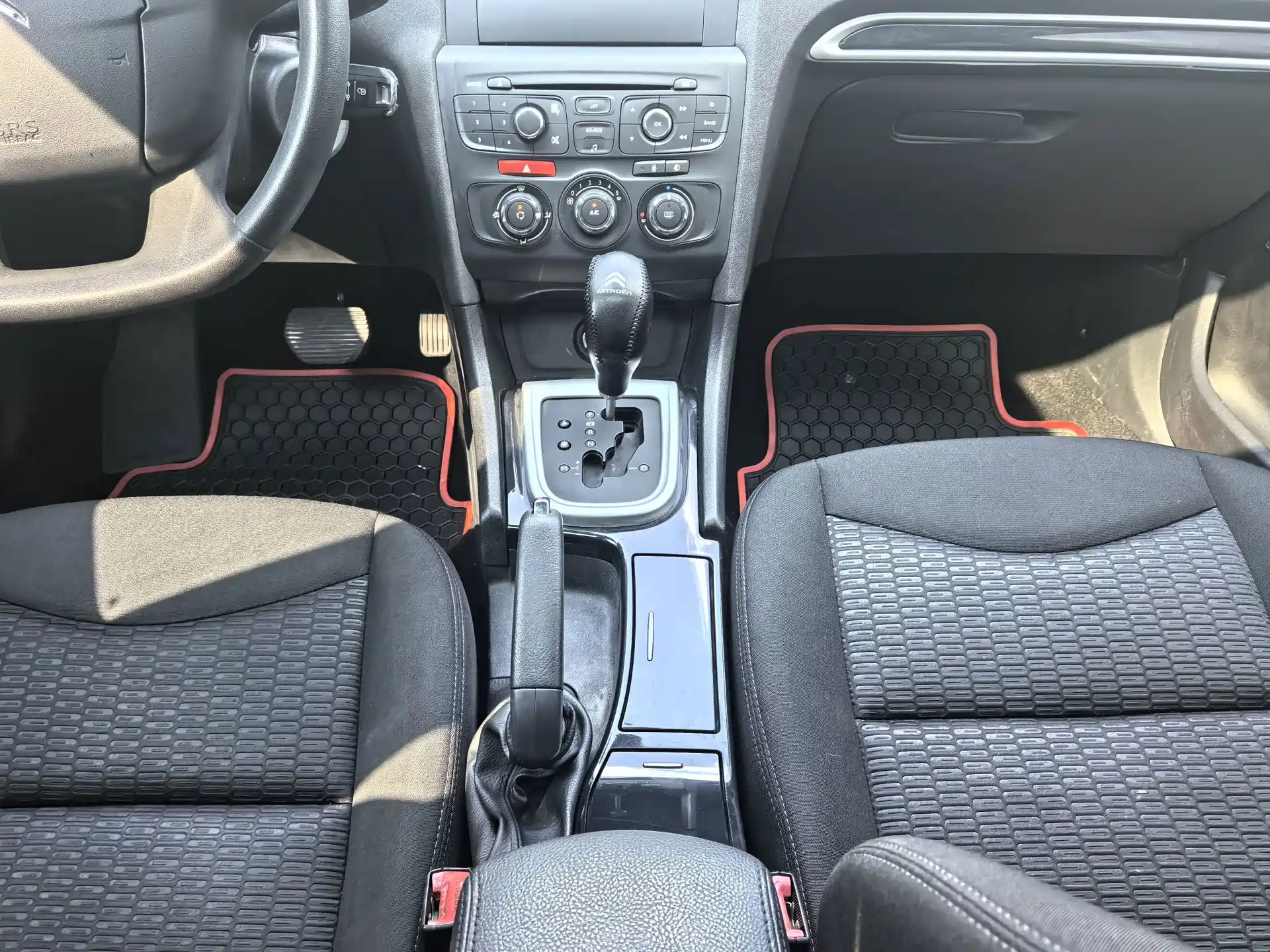 Фото 14 - Citroën C4L