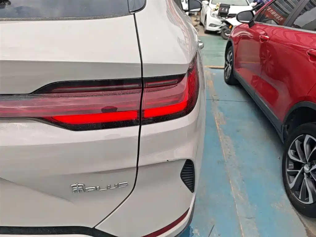 BYD Song PLUS PHEV 2024 Glory Edition DM-i 110km Flagship фото 8