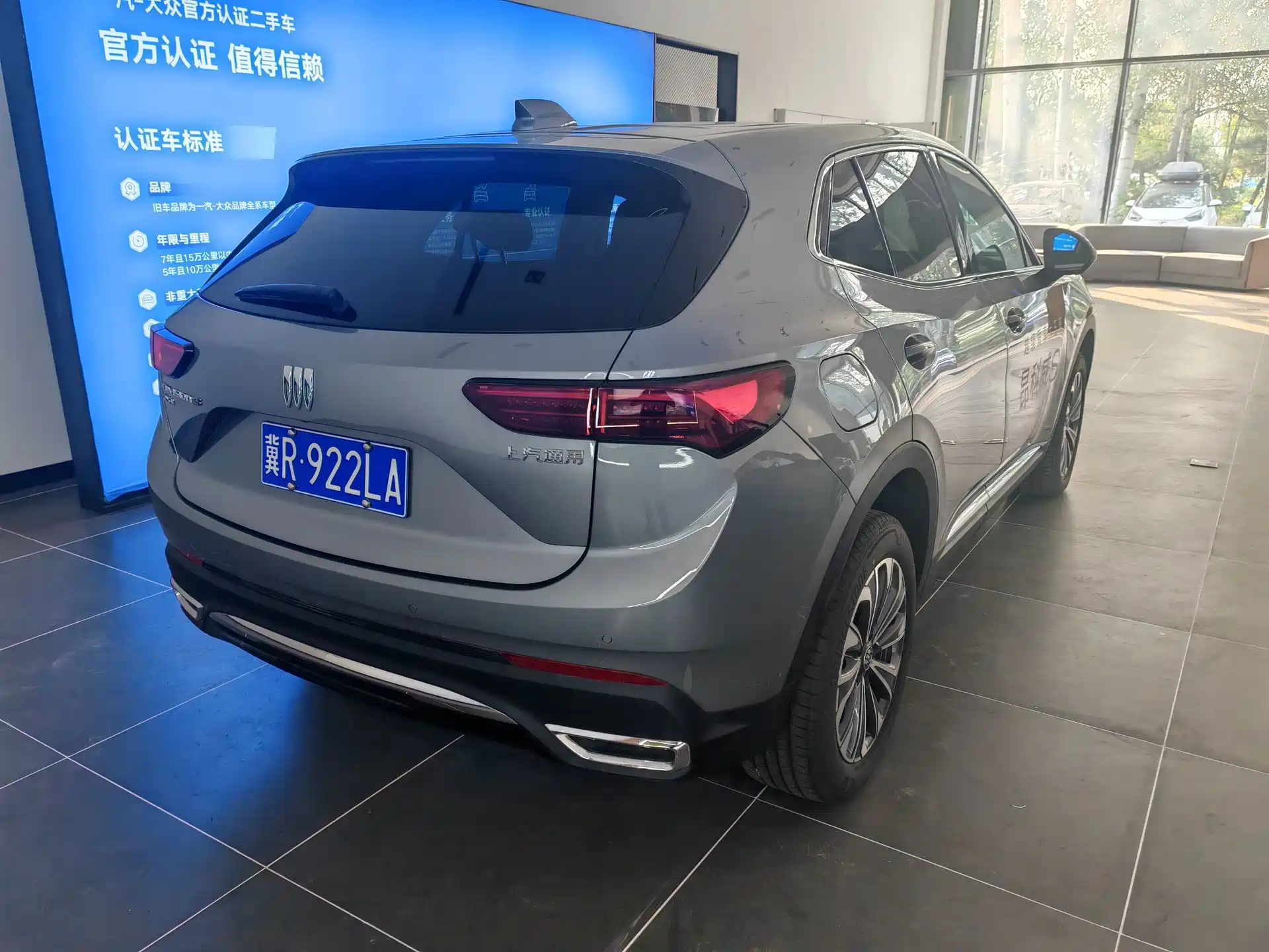 Photo 7 - Buick Envision S