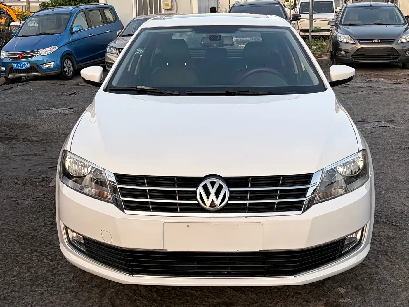 Volkswagen Lavida Tour 2013 1.6L Manual Comfort фото 2