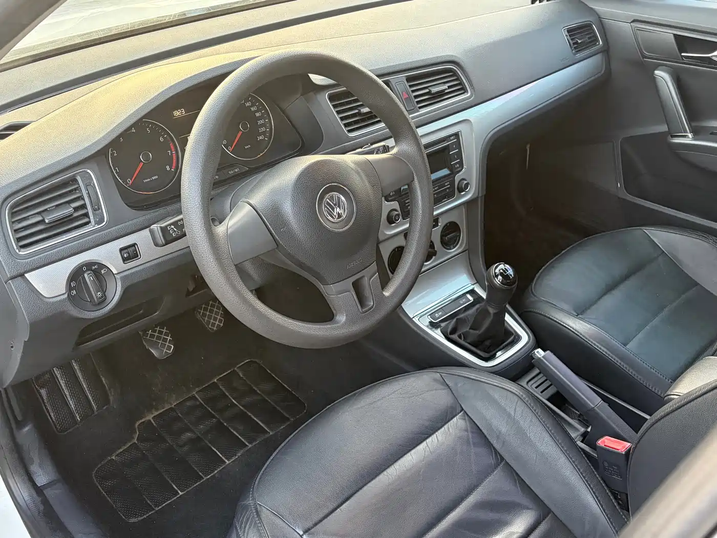 Volkswagen Lavida Tour 2013 1.6L Manual Comfort фото 8