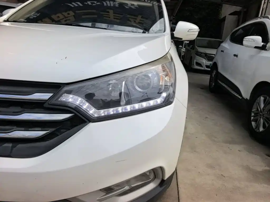 Dongfeng Aeolus Dongfeng Fengshen AX7 2015 2015 2.0L Automatic Smart Ease