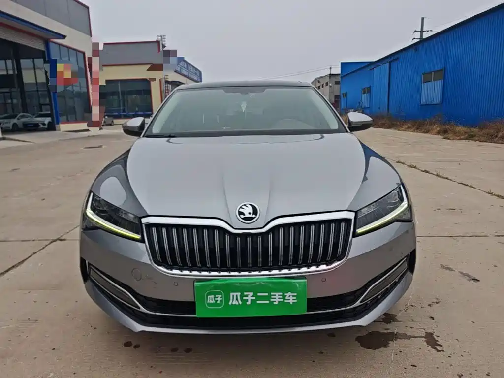 Фото 3 - Škoda Superb