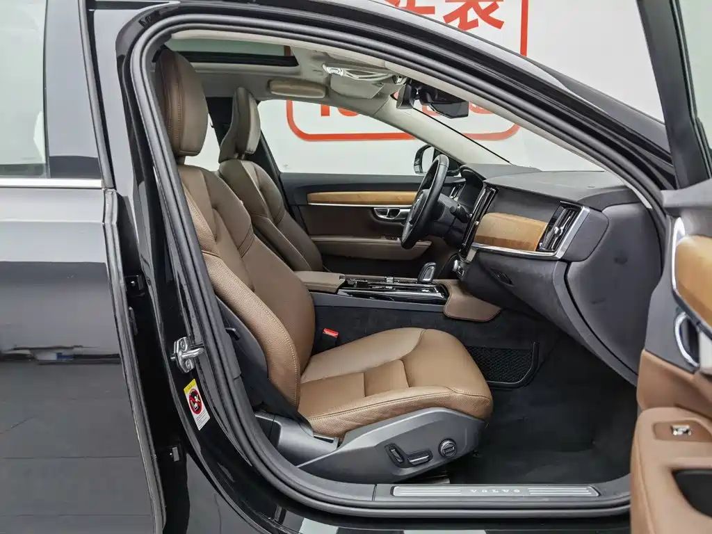 صورة 23 - Volvo S90 Plug-in Hybrid