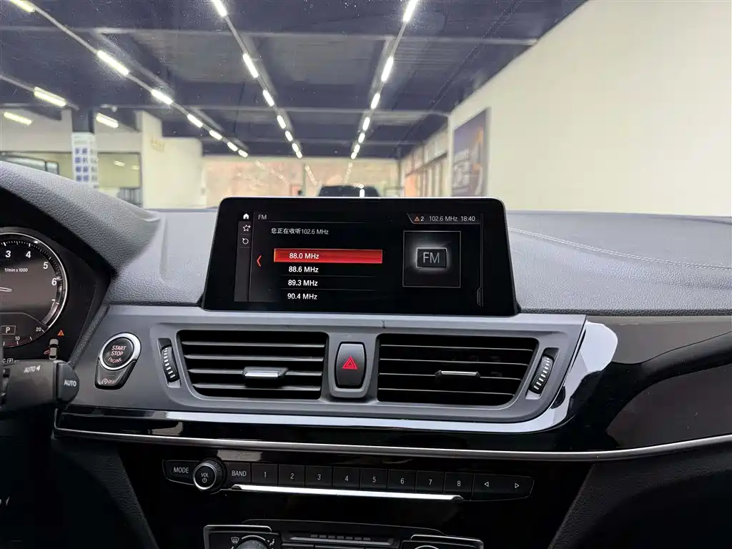 BMW 1 Series 2019 120i Leading M Sport Package фото 8