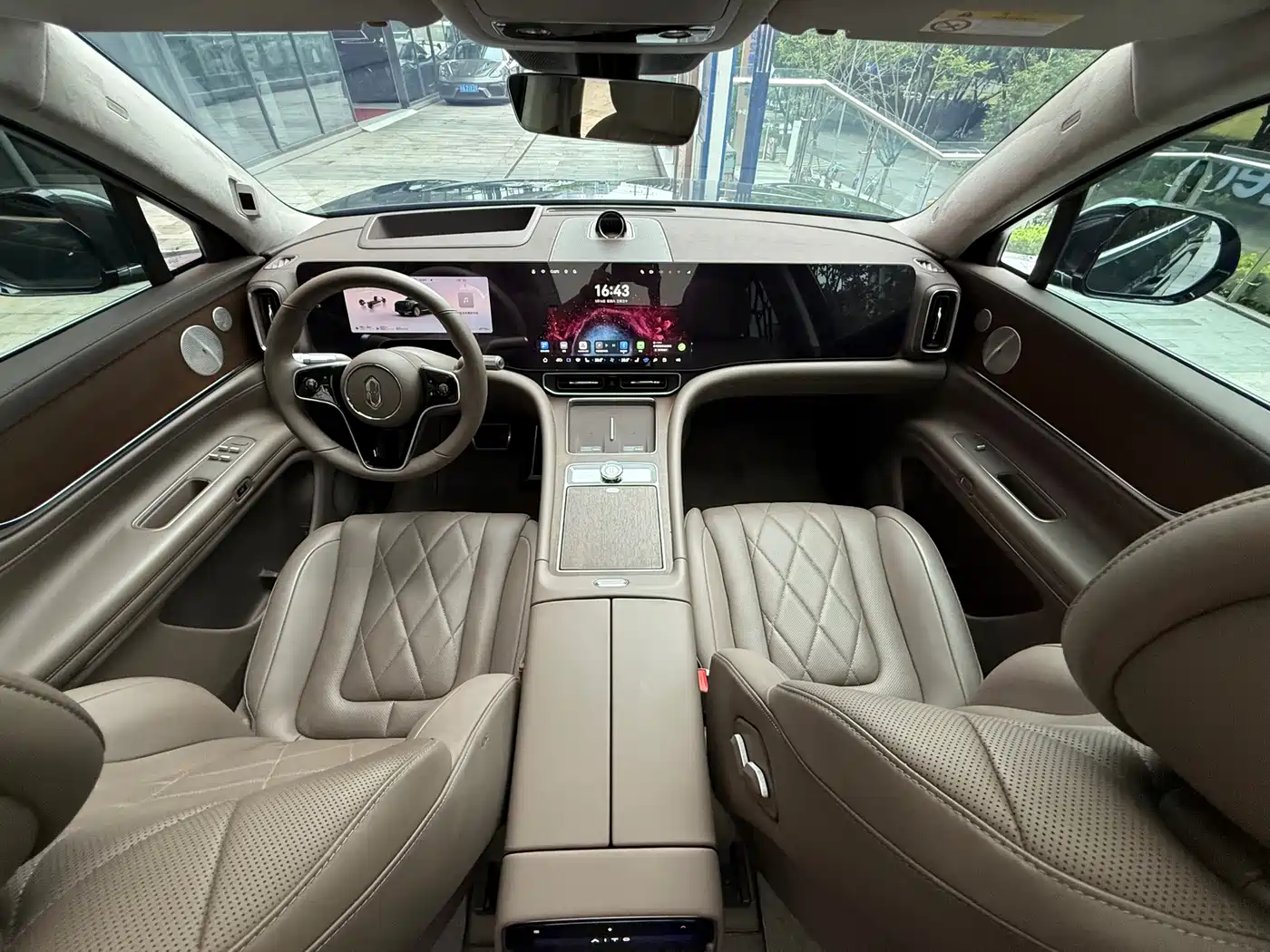 AITO Wenjie AITO M9 2024 Range Extender Max Edition 42kWh 6-seater фото 12