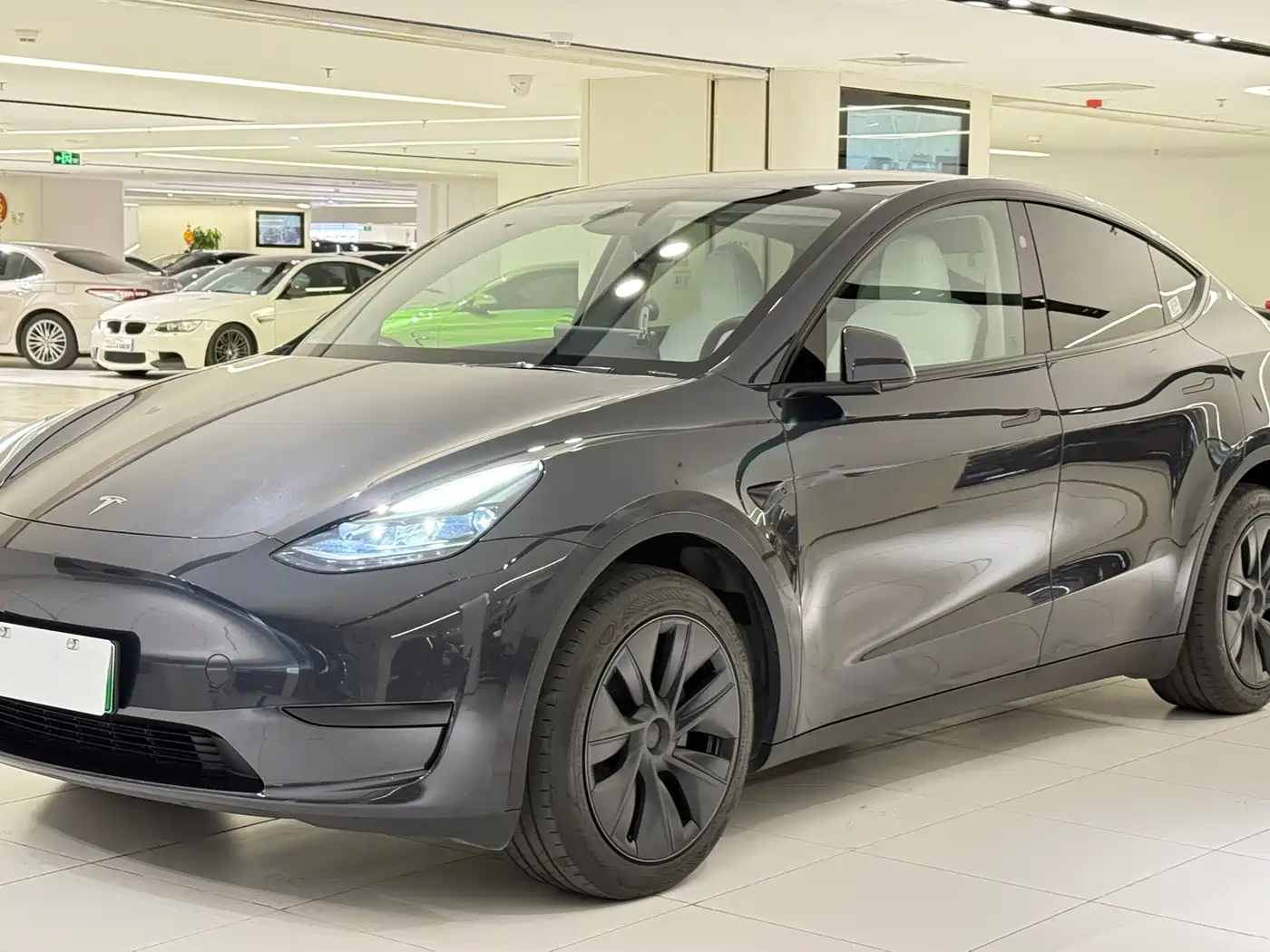 TESLA MODEL Y