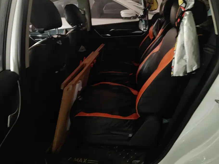 Photo 11 - BYD Song MAX
