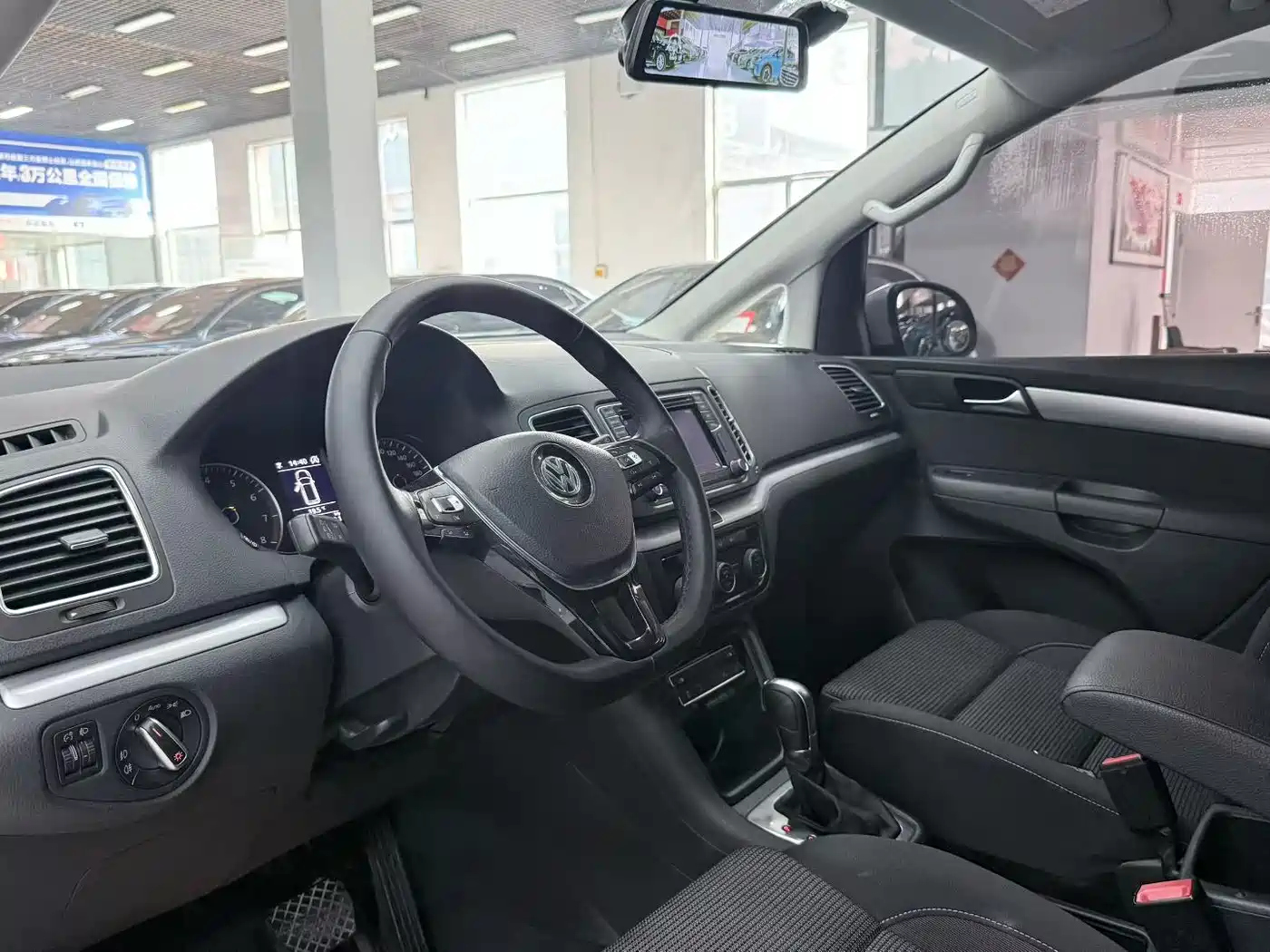 Volkswagen Sharan 2018 380TSI Premium 7-Seater фото 3