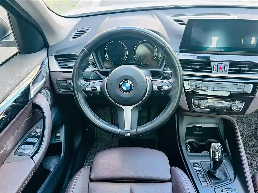 BMW X1 2021 sDrive25Li Leading фото 9