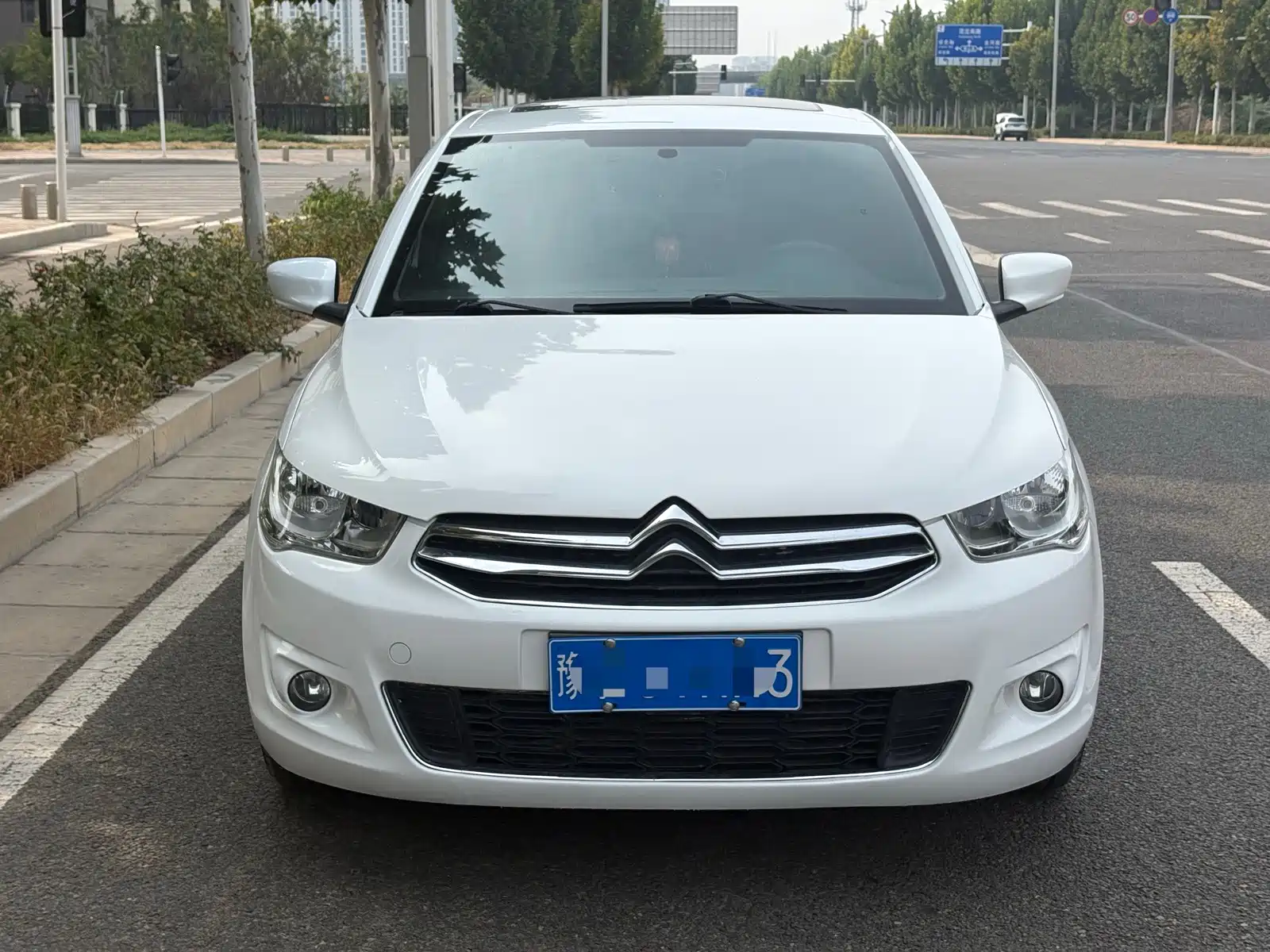 Фото 2 - Citroën Elysee
