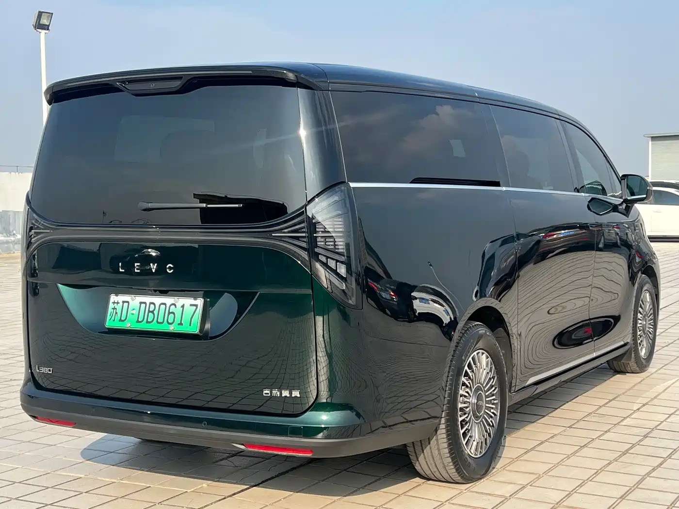 GEELY GALAXY WING TRUE L380