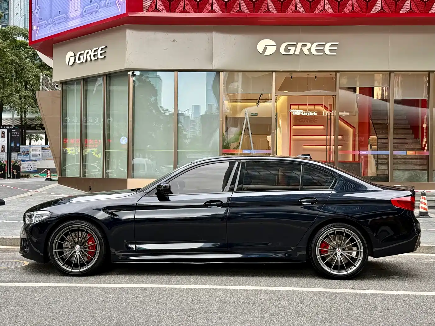 BMW 5 Series 2020 530Li Exclusive M Sport Package фото 4