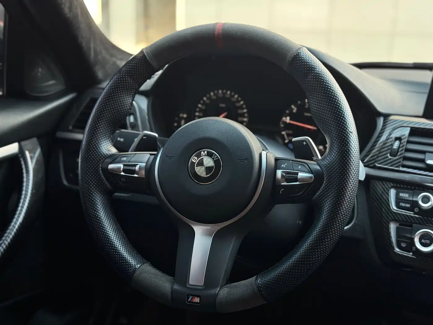 BMW 3 Series 2019 320Li M Sport Black Night Edition фото 18