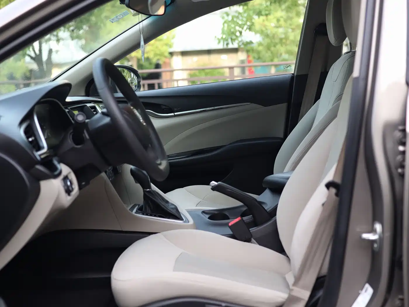 Photo 13 - Buick Excelle