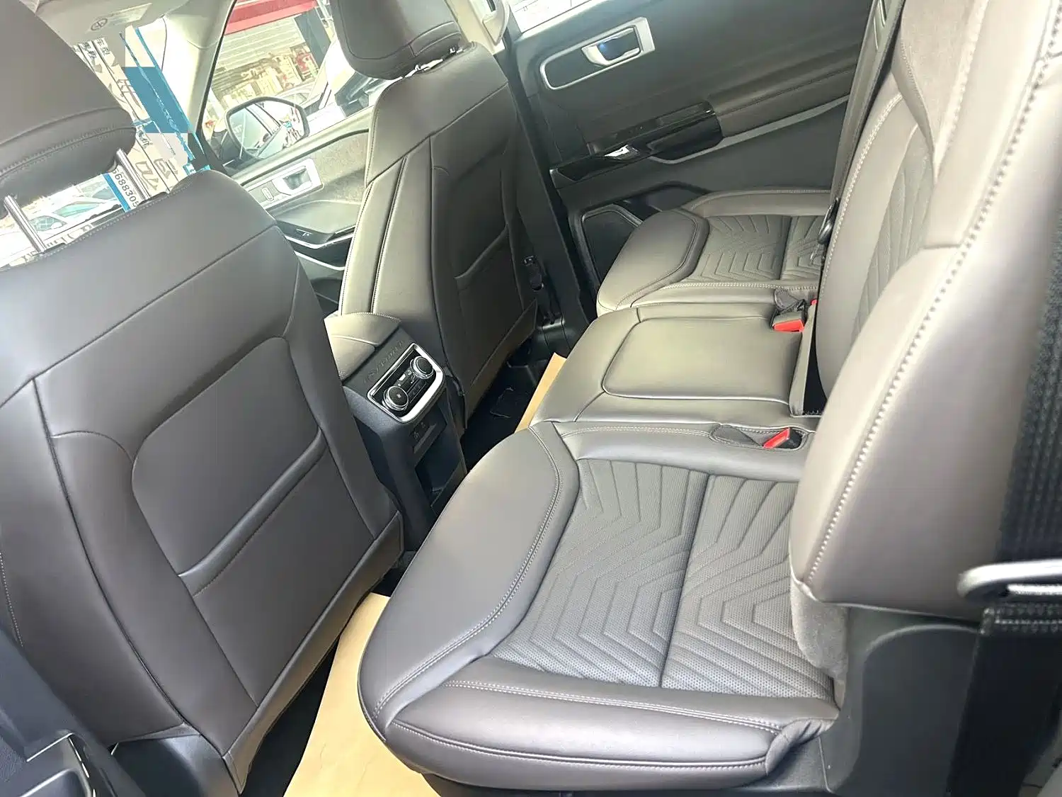 Фото 7 - Ford Explorer