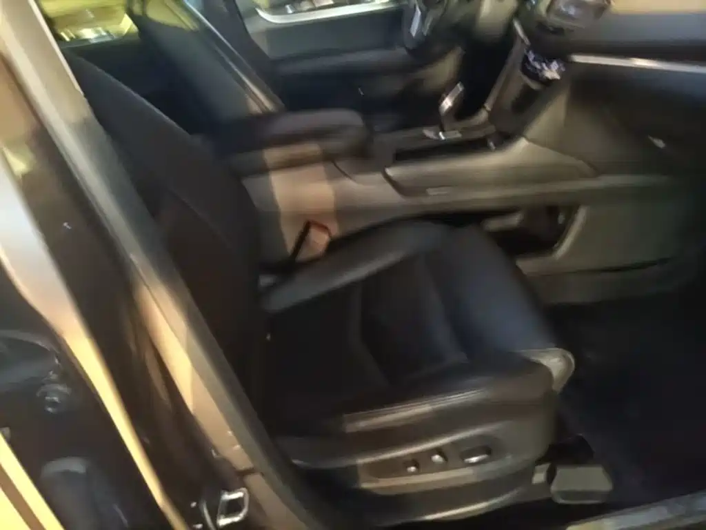 Фото 20 - Cadillac XT5