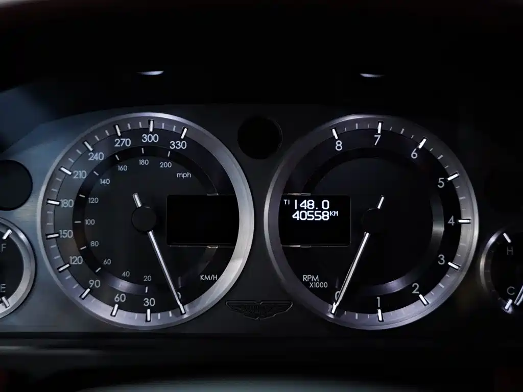 Фото 52 - Aston Martin DB9