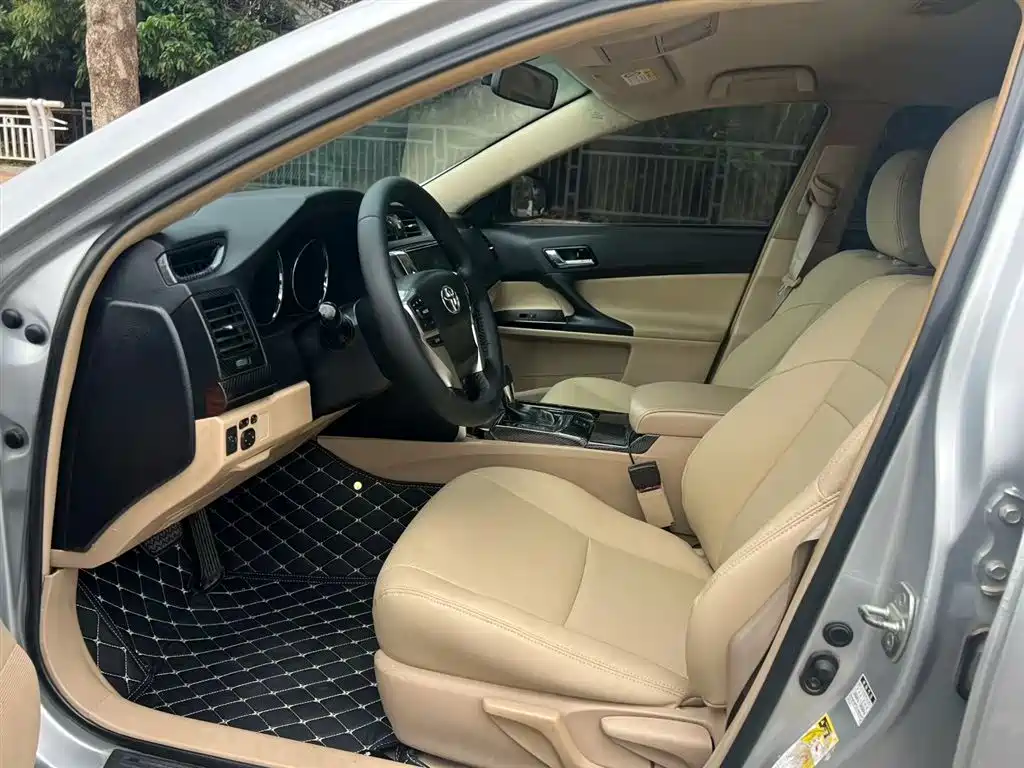 Toyota Reiz 2010 2.5V Elegance Elite Edition фото 7