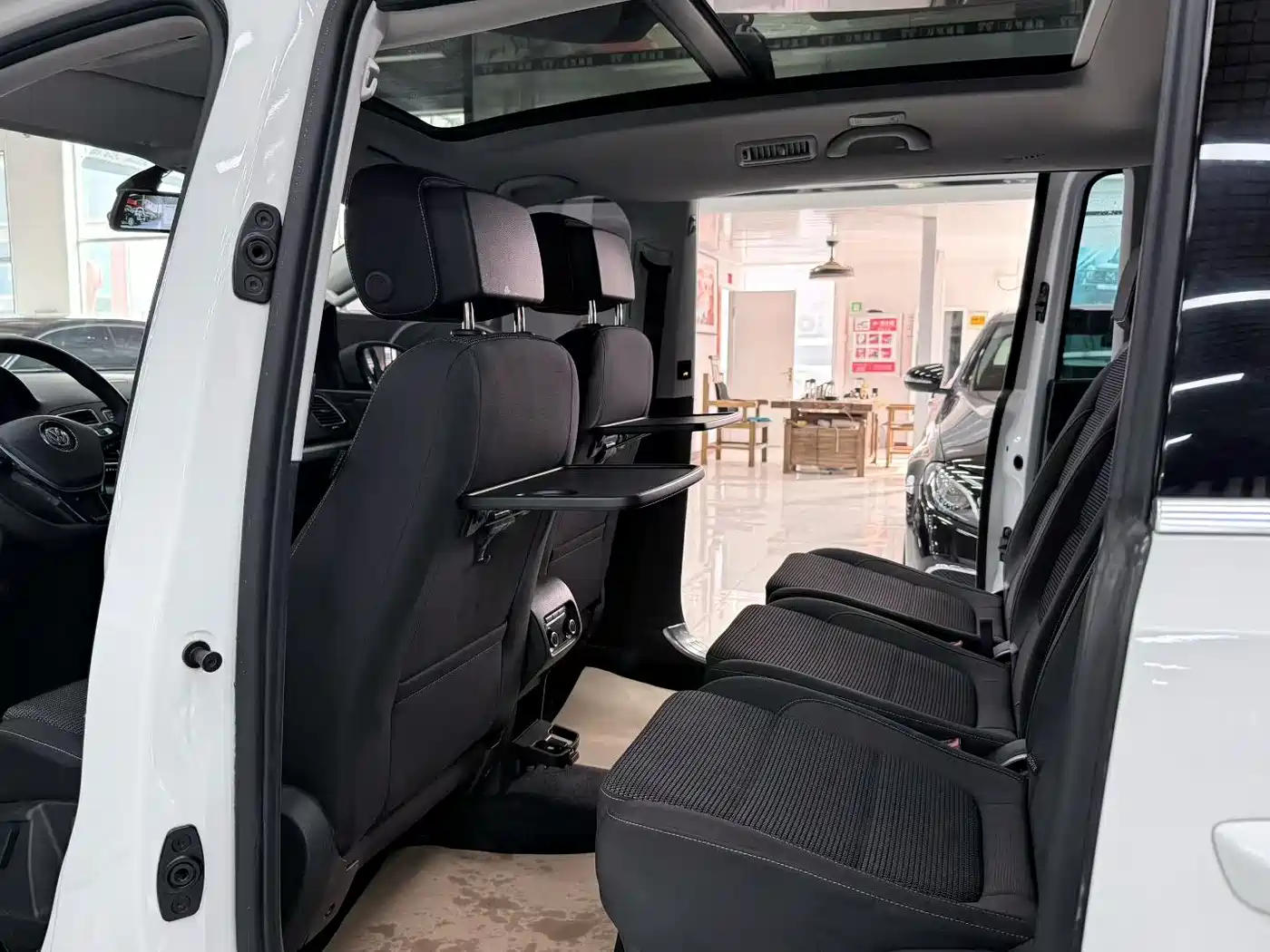 Volkswagen Sharan 2018 380TSI Premium 7-Seater фото 4