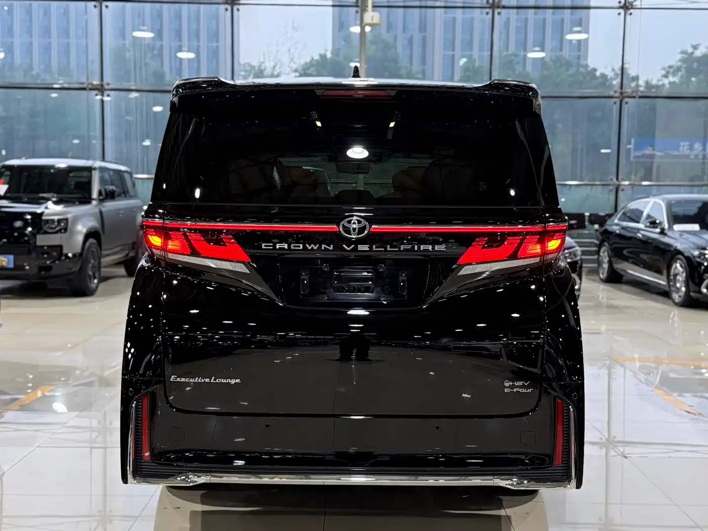 Toyota Vellfire 2024 Crown Hybrid 2.5L Executive Premium Edition фото 30