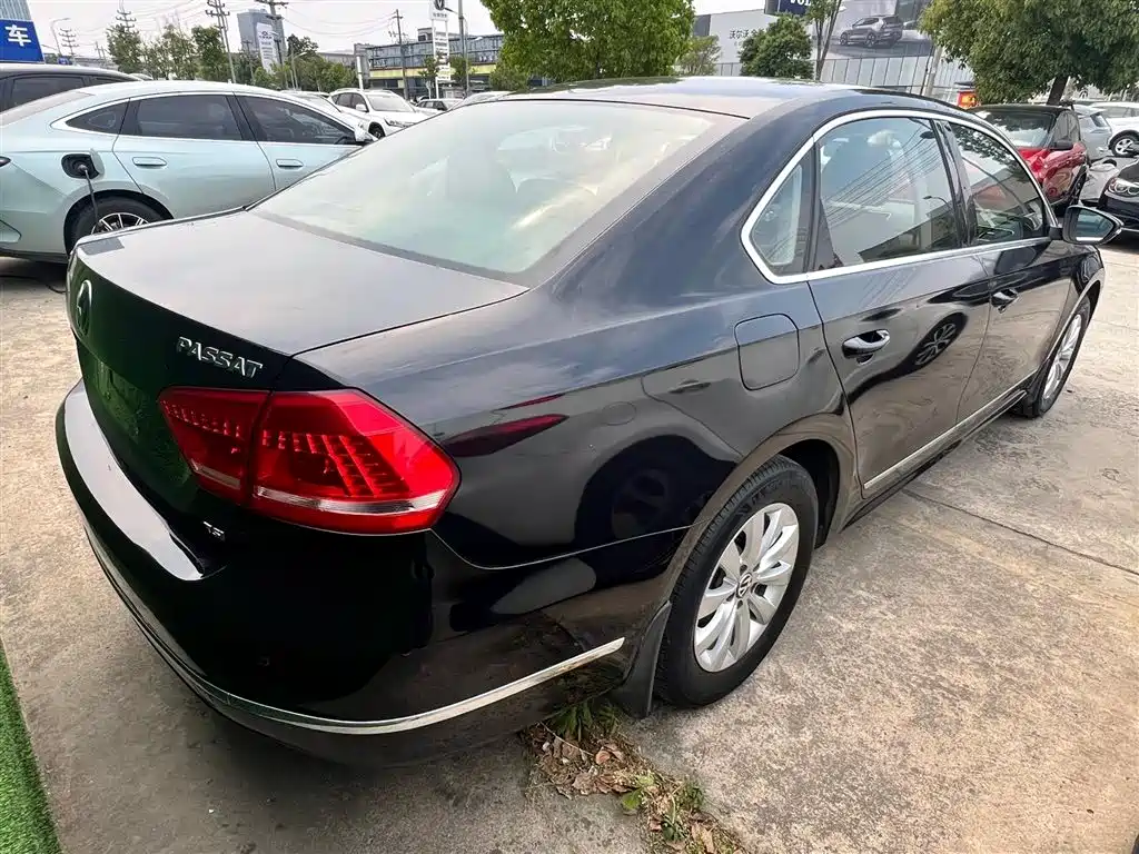 Volkswagen Passat 2014 1.8TSI DSG Luxury Navigation Edition фото 5