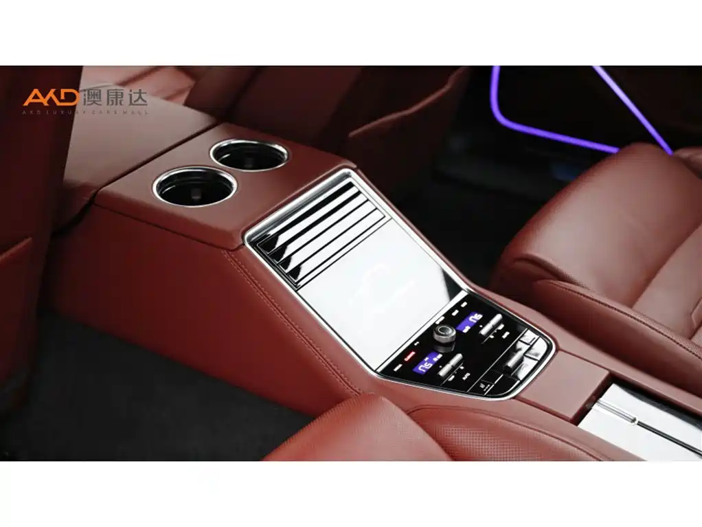 Фото 9 - Porsche Panamera